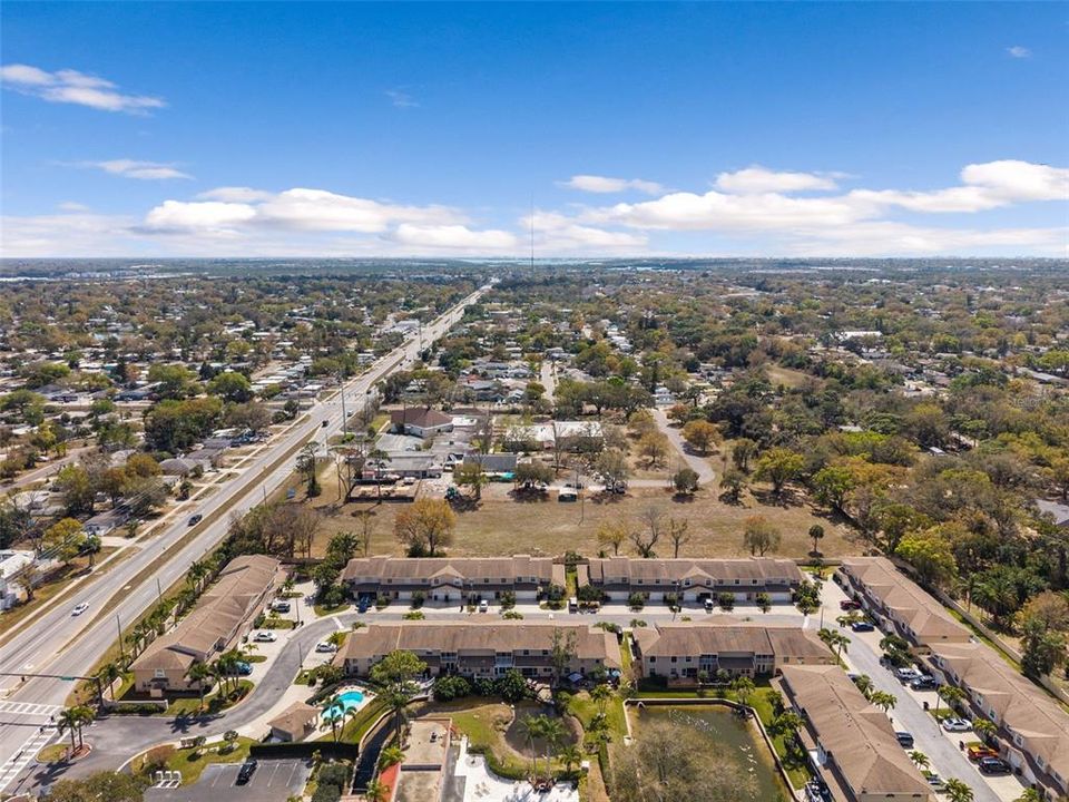 待售: $2,999,900 (2.30 acres)