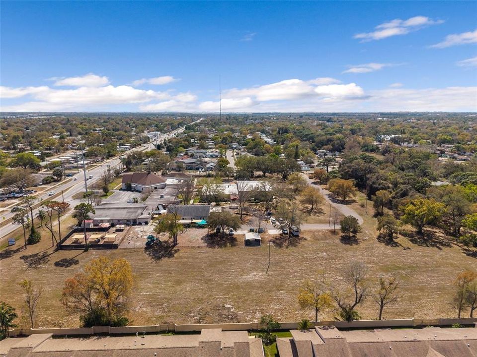 待售: $2,999,900 (2.30 acres)