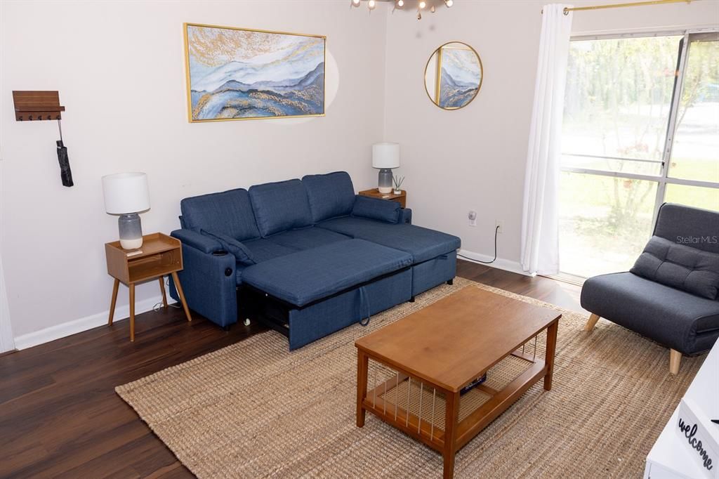 For Sale: $145,000 (1 beds, 1 baths, 574 Square Feet)