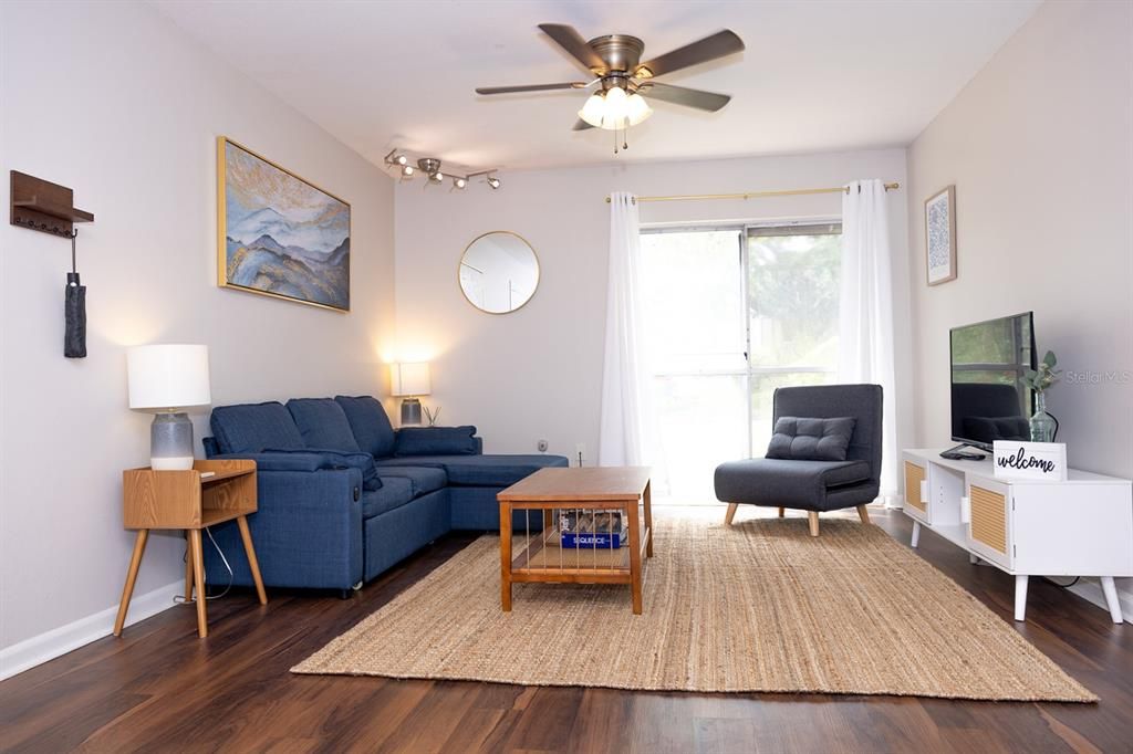 For Sale: $145,000 (1 beds, 1 baths, 574 Square Feet)