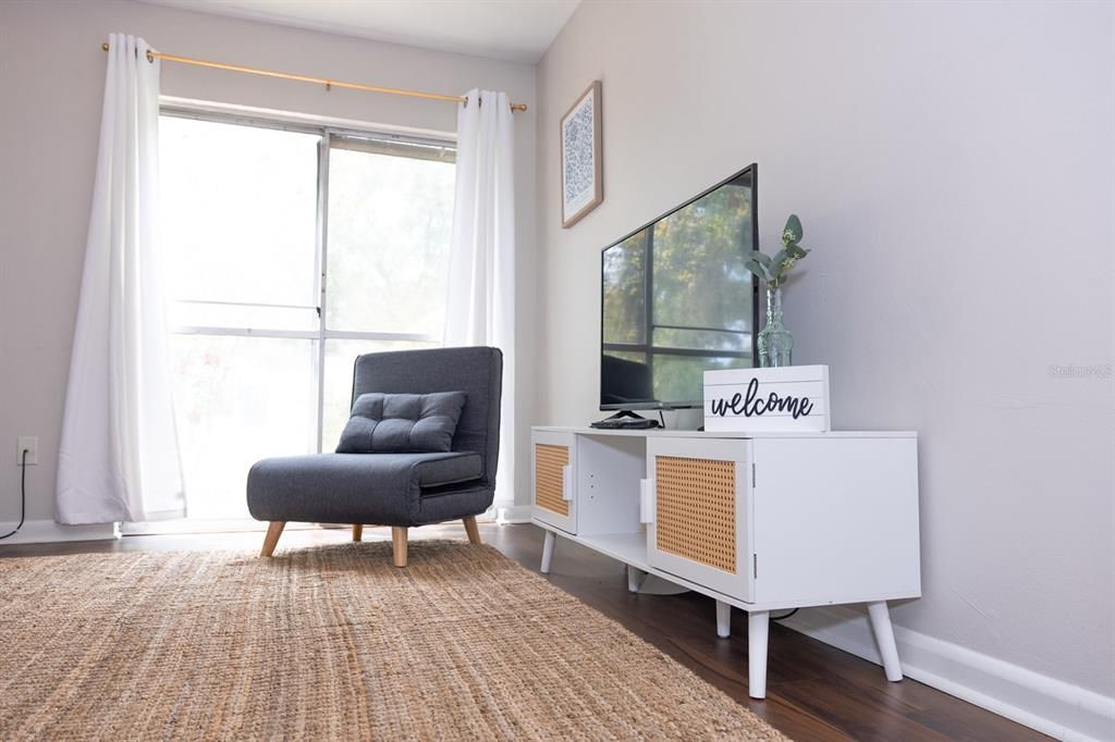 For Sale: $145,000 (1 beds, 1 baths, 574 Square Feet)