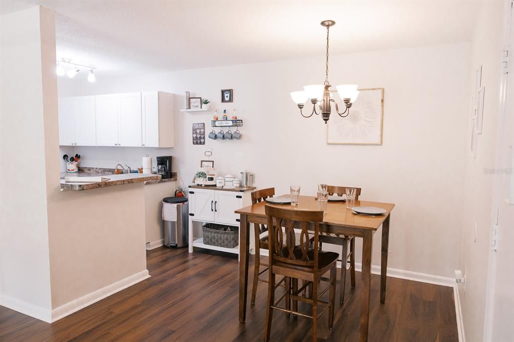 For Sale: $145,000 (1 beds, 1 baths, 574 Square Feet)