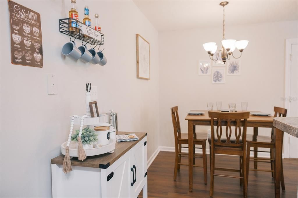 For Sale: $145,000 (1 beds, 1 baths, 574 Square Feet)