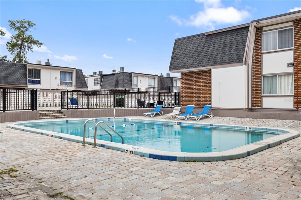 For Sale: $145,000 (1 beds, 1 baths, 574 Square Feet)