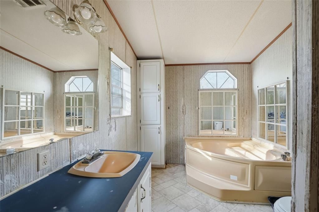 На продажу: $160,000 (3 спален, 2 ванн, 1242 Квадратных фут)