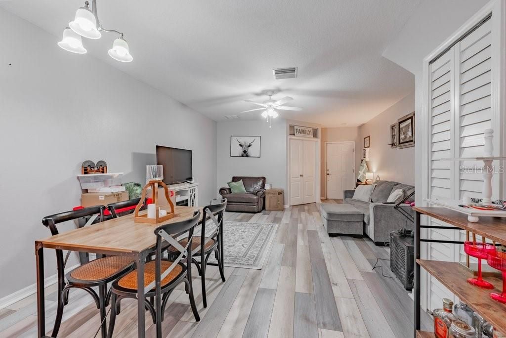 Activo con contrato: $255,000 (3 camas, 2 baños, 1383 Pies cuadrados)