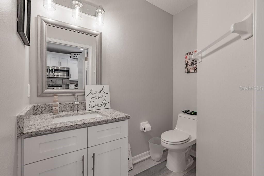 Activo con contrato: $255,000 (3 camas, 2 baños, 1383 Pies cuadrados)