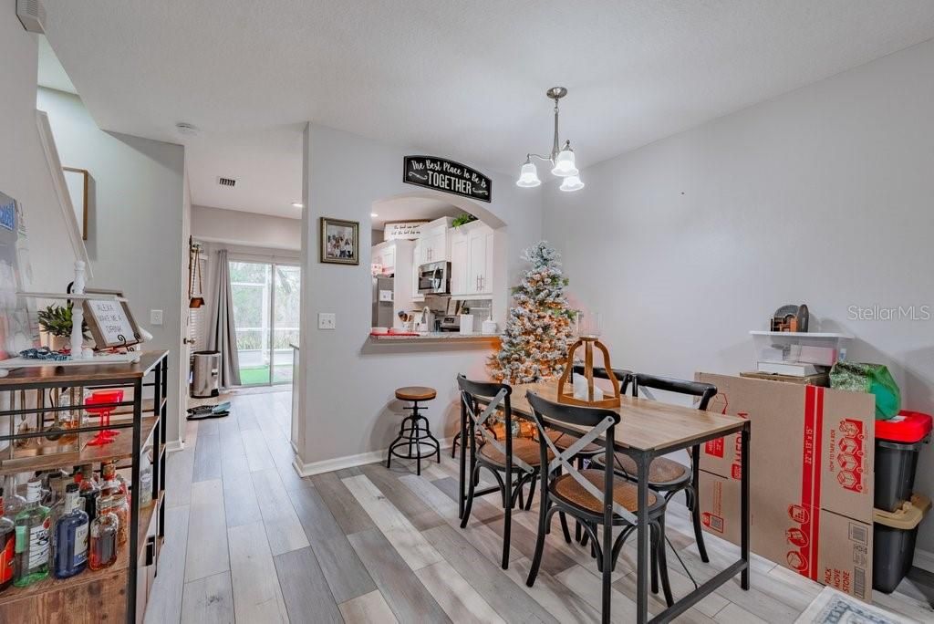 Activo con contrato: $255,000 (3 camas, 2 baños, 1383 Pies cuadrados)