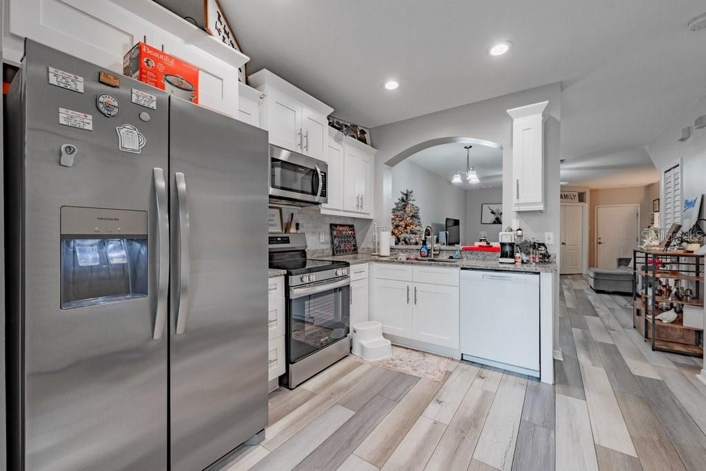 Activo con contrato: $255,000 (3 camas, 2 baños, 1383 Pies cuadrados)