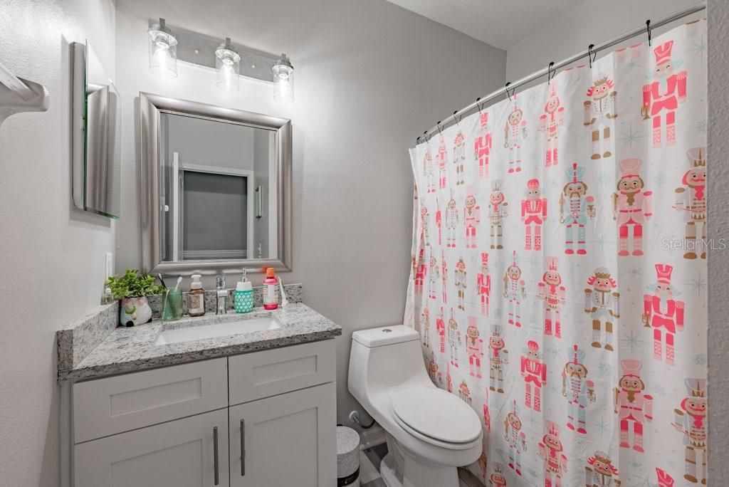 Activo con contrato: $255,000 (3 camas, 2 baños, 1383 Pies cuadrados)