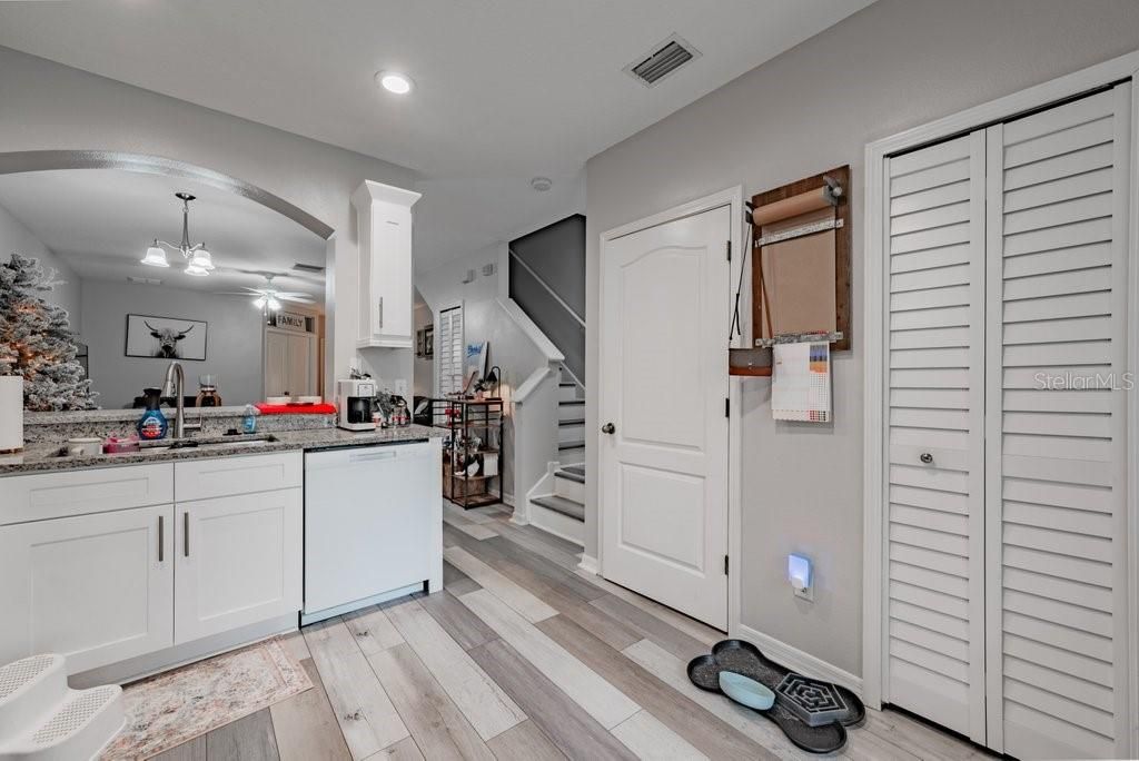 Activo con contrato: $255,000 (3 camas, 2 baños, 1383 Pies cuadrados)