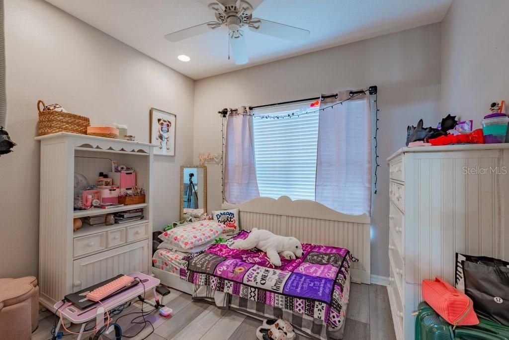 Activo con contrato: $255,000 (3 camas, 2 baños, 1383 Pies cuadrados)