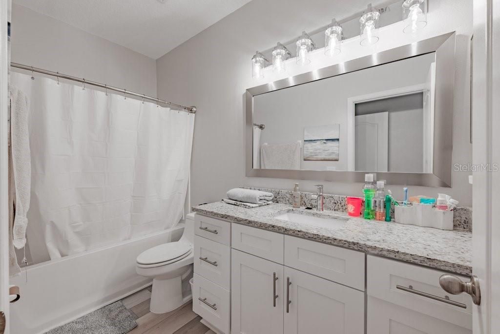 Activo con contrato: $255,000 (3 camas, 2 baños, 1383 Pies cuadrados)