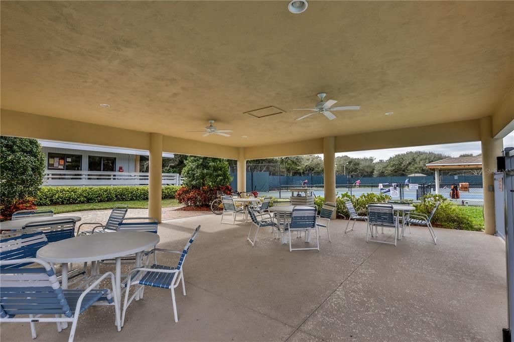 Activo con contrato: $409,000 (3 camas, 2 baños, 1174 Pies cuadrados)