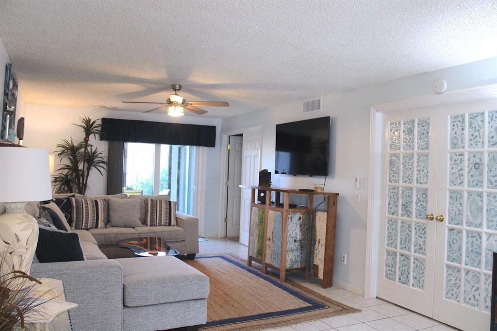 Activo con contrato: $409,000 (3 camas, 2 baños, 1174 Pies cuadrados)