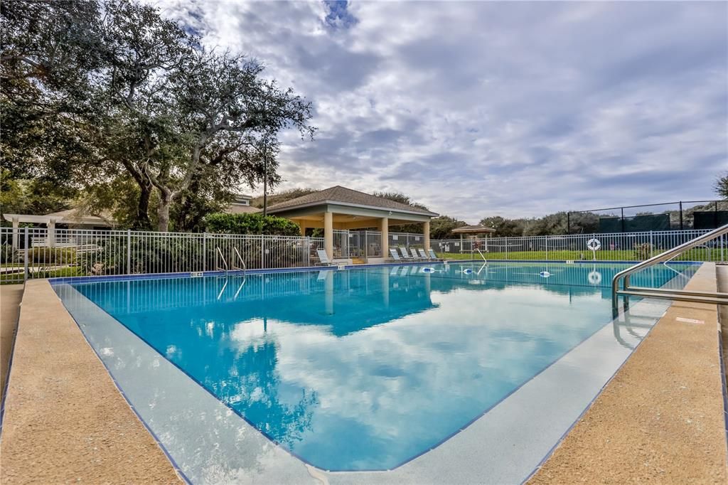 Activo con contrato: $409,000 (3 camas, 2 baños, 1174 Pies cuadrados)