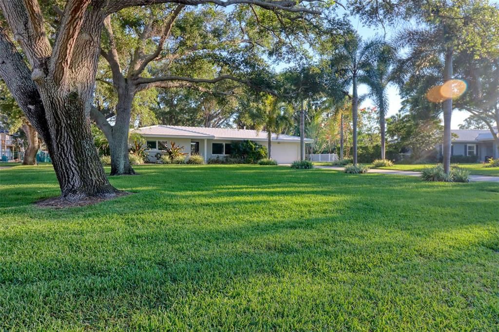 For Sale: $1,149,900 (2 beds, 2 baths, 1244 Square Feet)