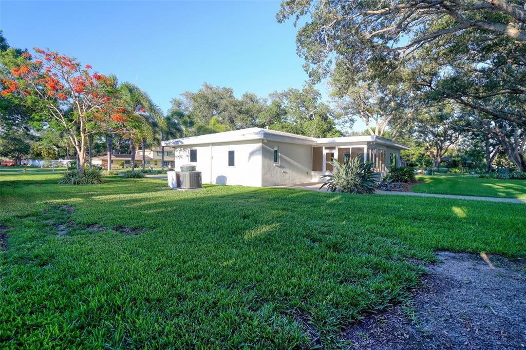 For Sale: $1,149,900 (2 beds, 2 baths, 1244 Square Feet)