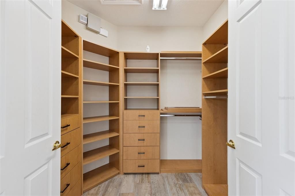 Activo con contrato: $674,990 (4 camas, 3 baños, 2663 Pies cuadrados)