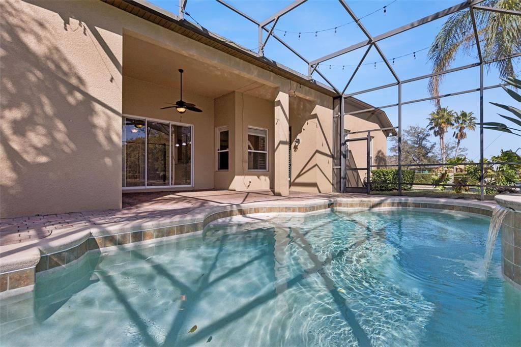 Activo con contrato: $674,990 (4 camas, 3 baños, 2663 Pies cuadrados)