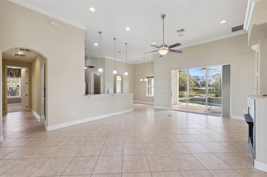 Activo con contrato: $674,990 (4 camas, 3 baños, 2663 Pies cuadrados)