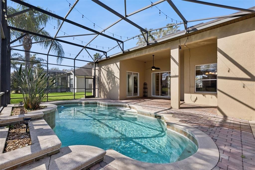 Activo con contrato: $674,990 (4 camas, 3 baños, 2663 Pies cuadrados)