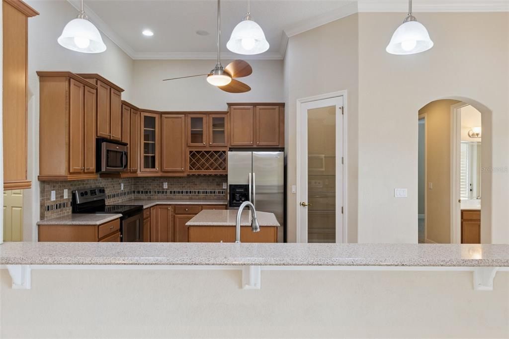 Activo con contrato: $674,990 (4 camas, 3 baños, 2663 Pies cuadrados)