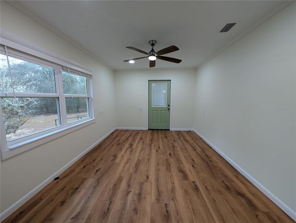 For Rent: $1,950 (3 beds, 2 baths, 1327 Square Feet)