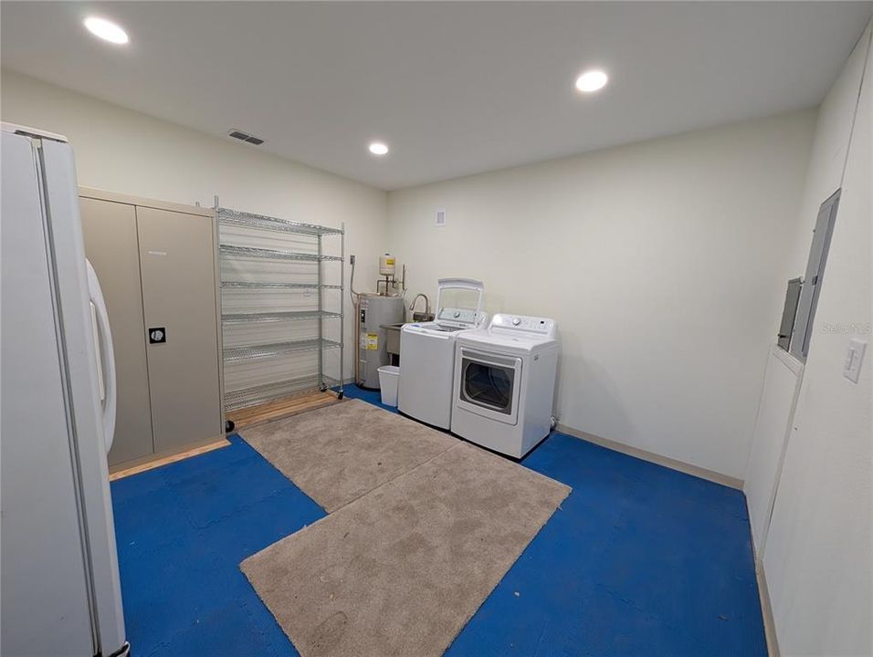 For Rent: $1,950 (3 beds, 2 baths, 1327 Square Feet)