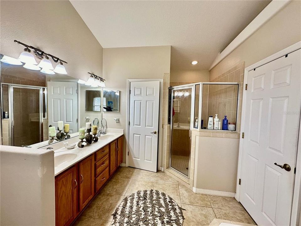 For Rent: $3,000 (5 beds, 3 baths, 2997 Square Feet)