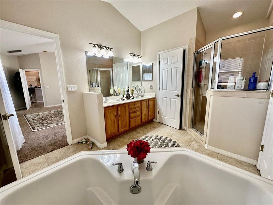 For Rent: $3,000 (5 beds, 3 baths, 2997 Square Feet)