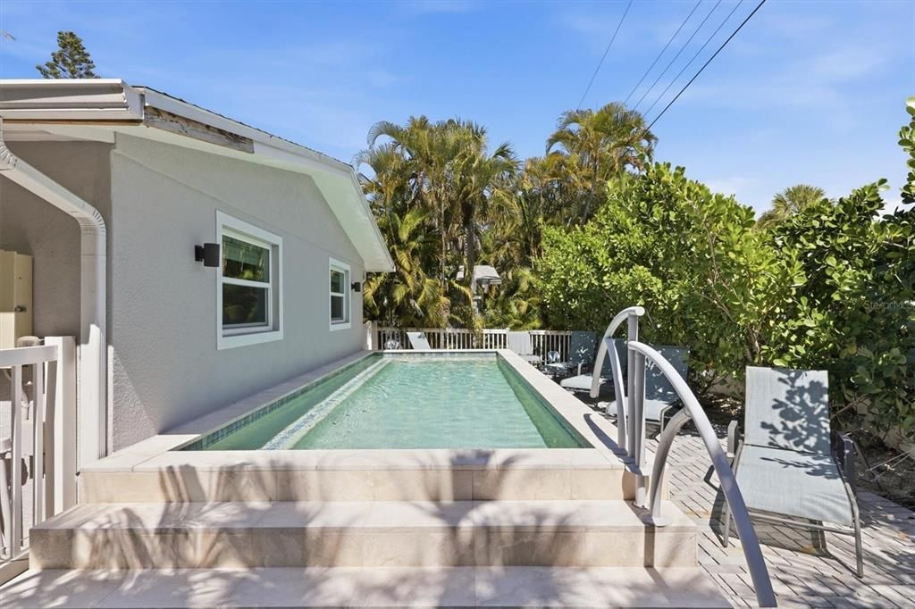 For Sale: $1,075,000 (3 beds, 2 baths, 1010 Square Feet)