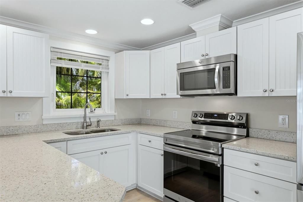 For Sale: $1,075,000 (3 beds, 2 baths, 1010 Square Feet)