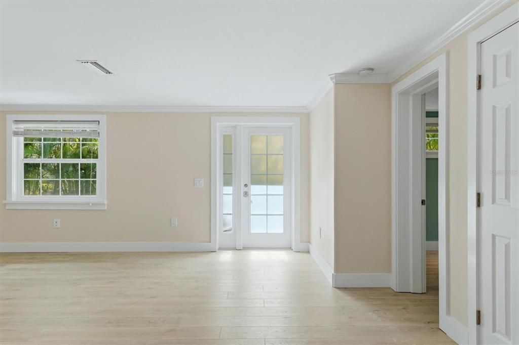 For Sale: $1,075,000 (3 beds, 2 baths, 1010 Square Feet)