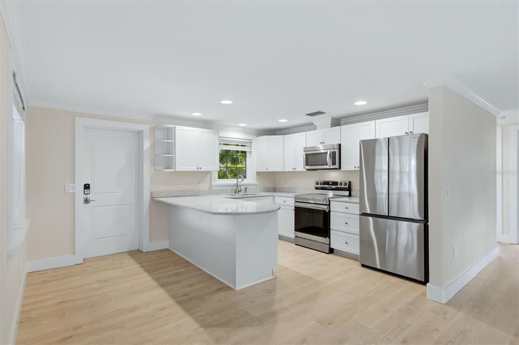 For Sale: $1,075,000 (3 beds, 2 baths, 1010 Square Feet)