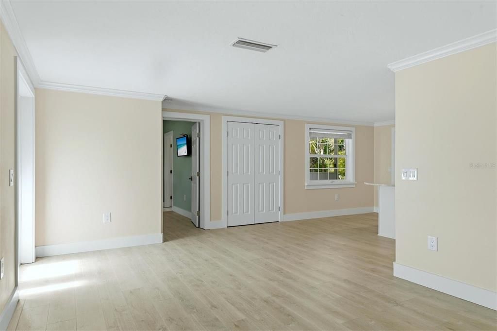 For Sale: $1,075,000 (3 beds, 2 baths, 1010 Square Feet)