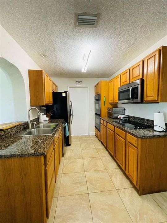 В аренду: $3,250 (3 спален, 2 ванн, 1753 Квадратных фут)