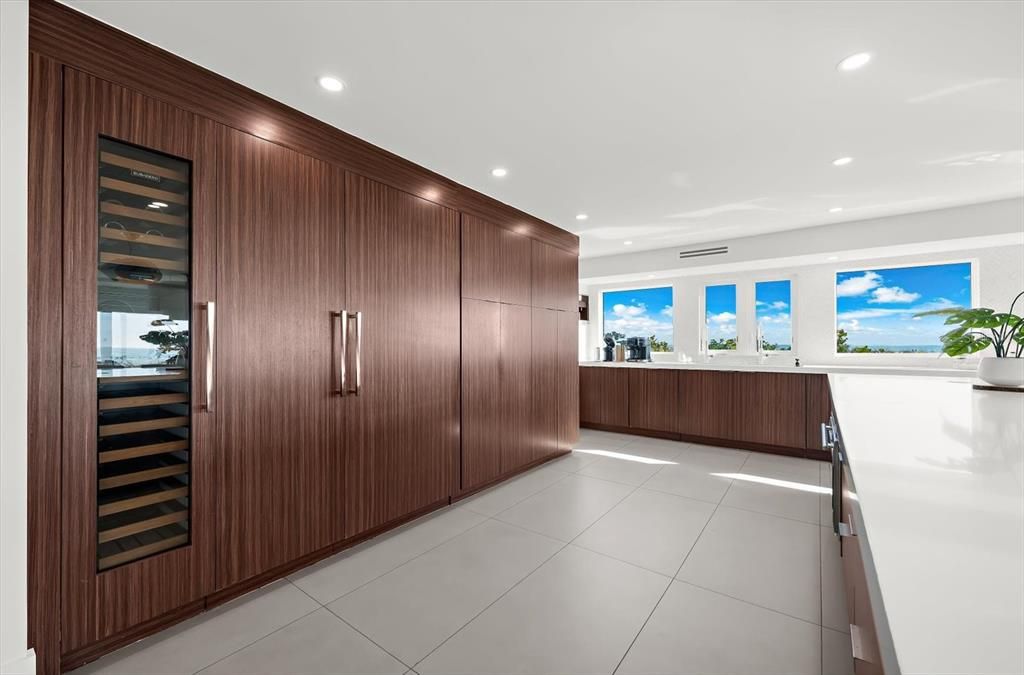На продажу: $10,950,000 (4 спален, 6 ванн, 5079 Квадратных фут)