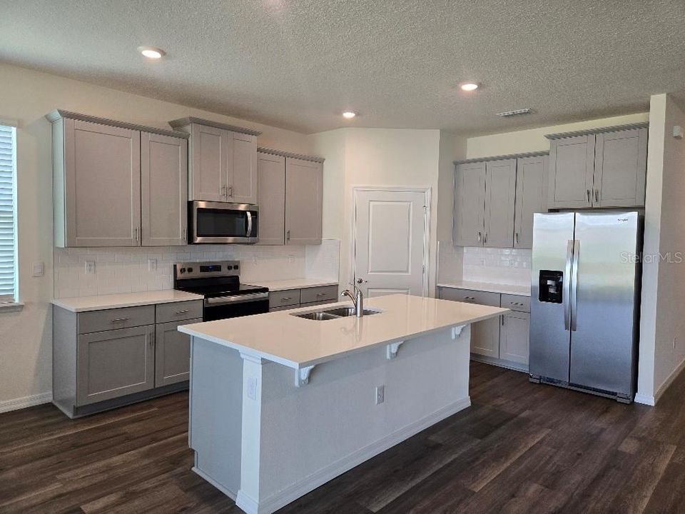 На продажу: $364,990 (4 спален, 2 ванн, 2034 Квадратных фут)