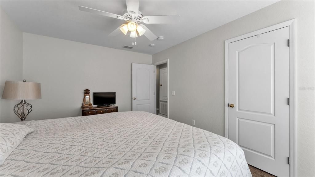 For Sale: $334,900 (4 beds, 2 baths, 1908 Square Feet)