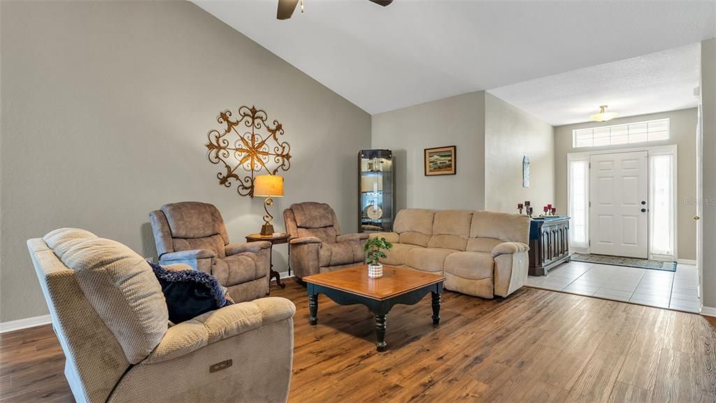 For Sale: $334,900 (4 beds, 2 baths, 1908 Square Feet)