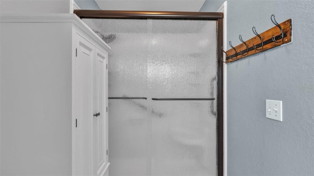 For Sale: $334,900 (4 beds, 2 baths, 1908 Square Feet)