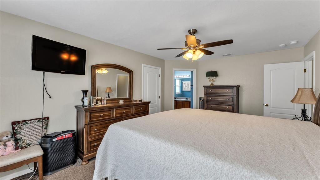 For Sale: $334,900 (4 beds, 2 baths, 1908 Square Feet)
