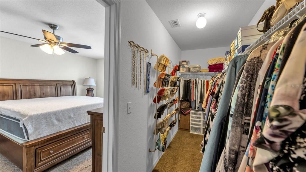 For Sale: $334,900 (4 beds, 2 baths, 1908 Square Feet)