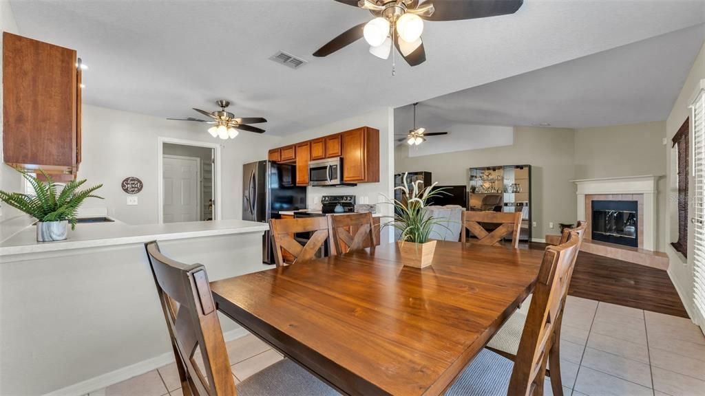 For Sale: $334,900 (4 beds, 2 baths, 1908 Square Feet)
