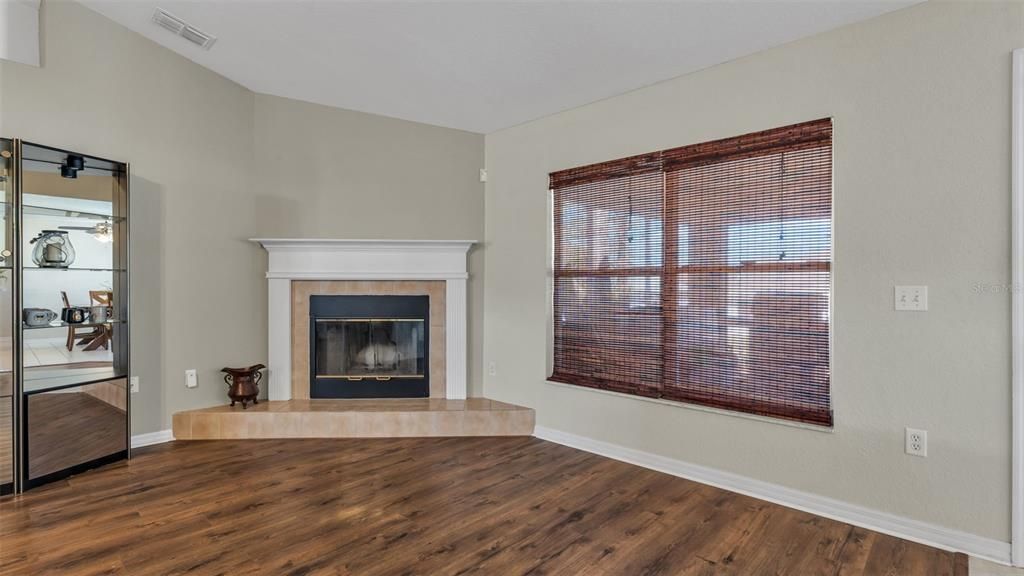 For Sale: $334,900 (4 beds, 2 baths, 1908 Square Feet)