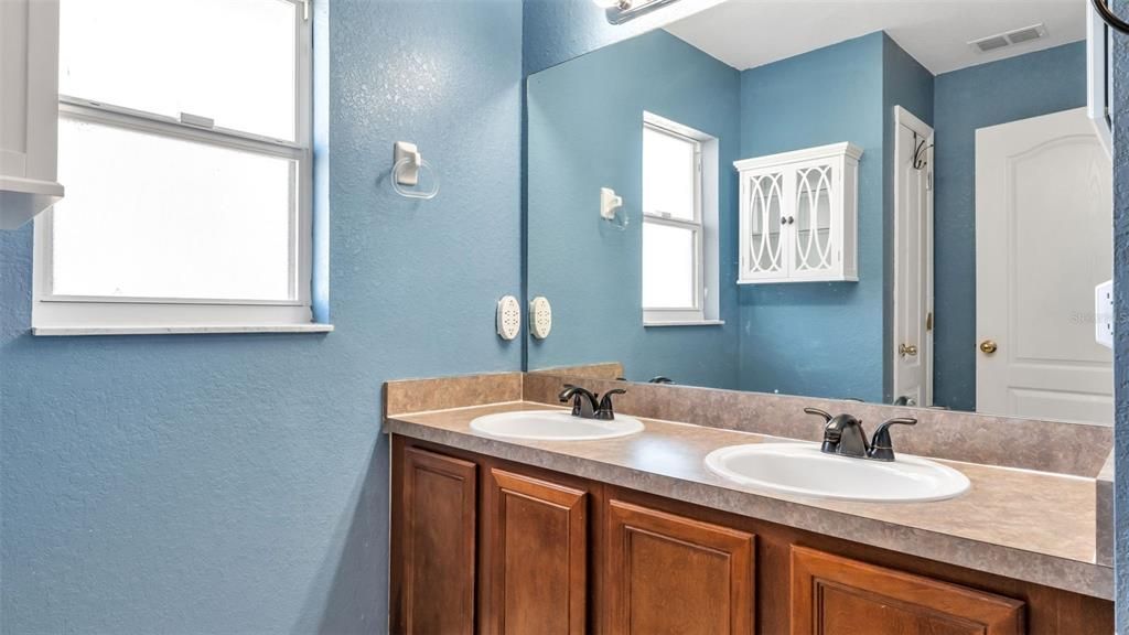 For Sale: $334,900 (4 beds, 2 baths, 1908 Square Feet)