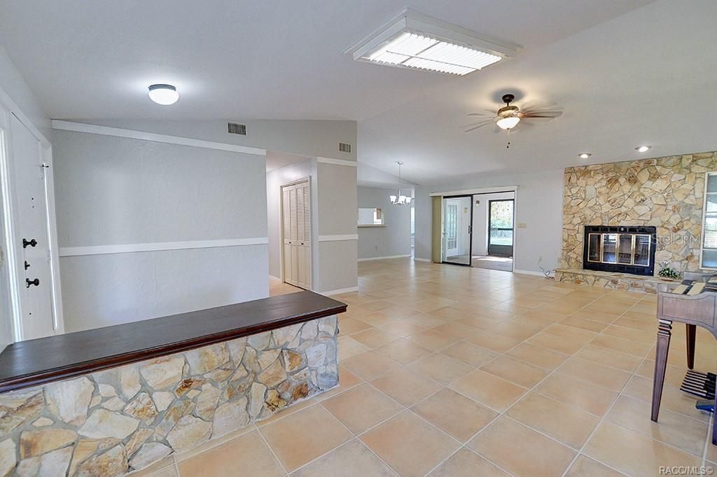 En Venta: $354,950 (3 camas, 3 baños, 2640 Pies cuadrados)