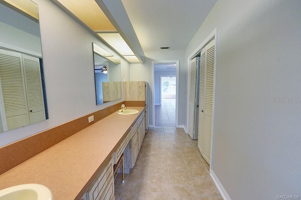 En Venta: $354,950 (3 camas, 3 baños, 2640 Pies cuadrados)