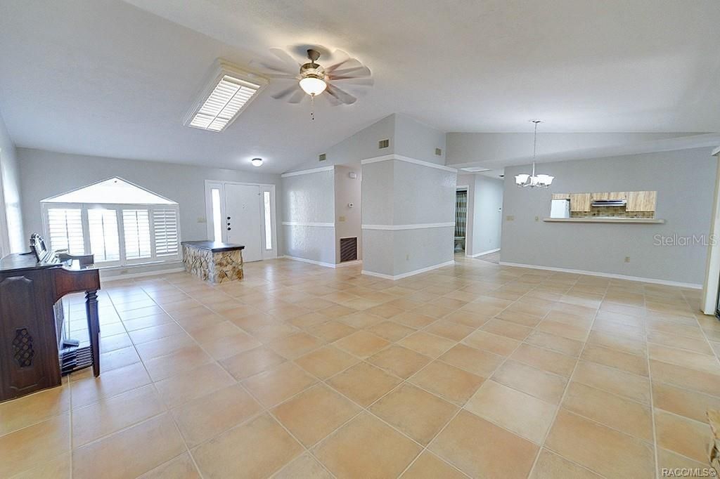 En Venta: $354,950 (3 camas, 3 baños, 2640 Pies cuadrados)